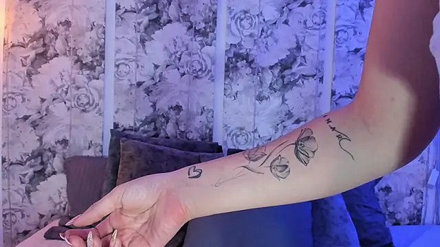 Snapshot of EmmaCollemann chatting on December 2024 03:22:02 PM EmmaCollemann online show from December 2024 03:22:02 PM