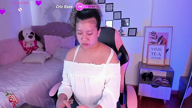 Kenia tompson01 online show from September 2025 06:14:01 PM