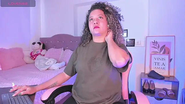 Kenia tompson01 online show from October 2025 08:21:02 PM