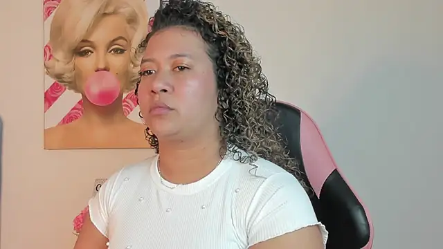 Kenia tompson01 online show from October 2025 08:32:02 PM