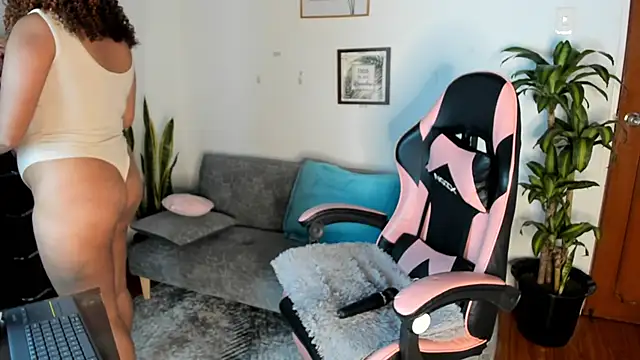 Kenia tompson01 online show from November 2025 09:20:01 AM