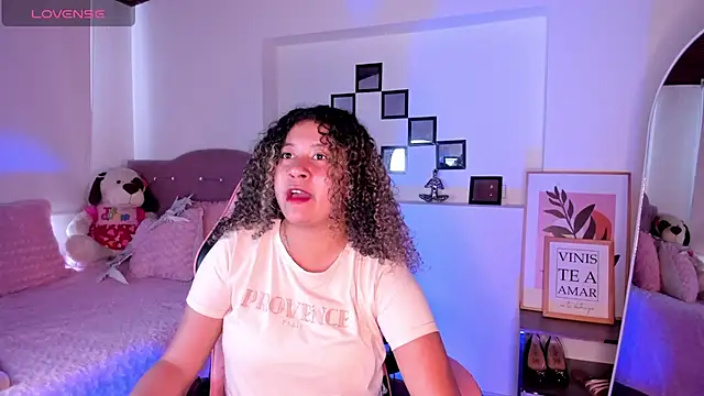 Kenia tompson01 online show from September 2025 05:19:02 PM