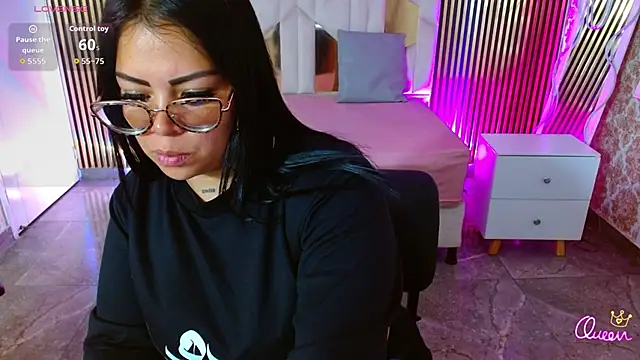 martinna tay online show from May 2026 03:14:02 AM