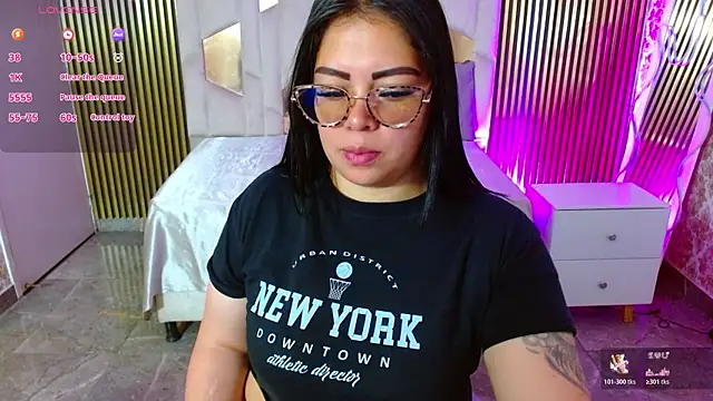 Snapshot of martinna_tay chatting on June 2026 03:22:02 AM martinna tay online show from June 2026 03:22:02 AM