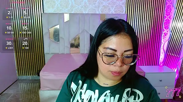 Snapshot of martinna_tay chatting on July 2026 03:18:01 AM martinna tay online show from July 2026 03:18:01 AM