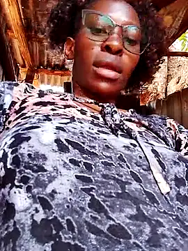 LOVELY-2BERRY online show from October 2025 09:00:02 AM