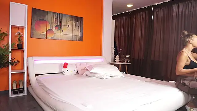 LovingBlondie online show from February 2026 07:30:01 AM