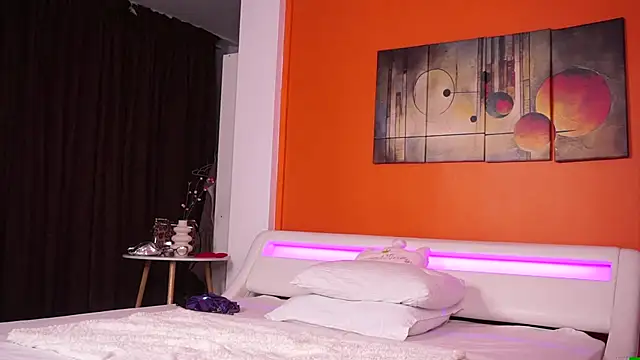 LovingBlondie online show from October 2025 04:48:02 PM