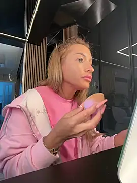 LovingBlondie online show from May 2026 05:01:01 AM