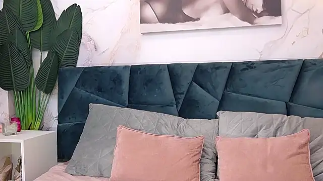 NightshadeIris online show from January 2025 08:17:02 AM