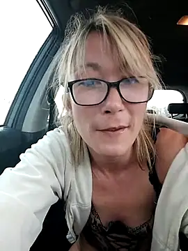 Timide girl2 online show from March 2025 04:18:01 PM