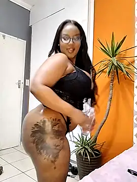 Snapshot of Spotty_Coochie chatting on November 2025 07:41:02 PM Spotty Coochie online show from November 2025 07:41:02 PM