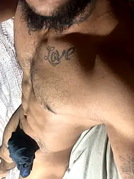 Snapshot of Bryron69 chatting on December 2025 04:28:01 AM Bryron69 online show from December 2025 04:28:01 AM