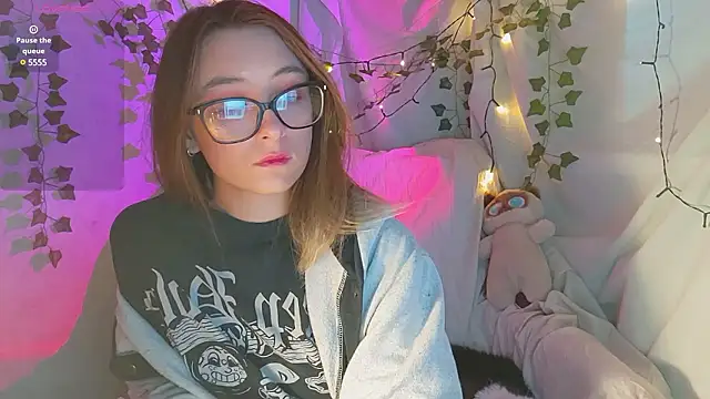 Snapshot of monlight__dana chatting on December 2024 12:19:01 PM monlight dana online show from December 2024 12:19:01 PM