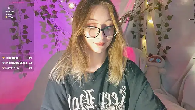 Snapshot of monlight__dana chatting on December 2024 03:06:01 PM monlight dana online show from December 2024 03:06:01 PM