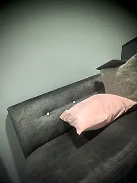 Berry Bans online show from November 2025 02:04:01 AM