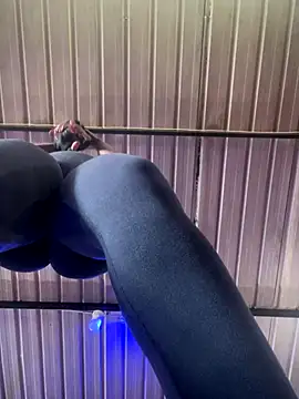 Berry Bans online show from November 2025 05:13:02 PM