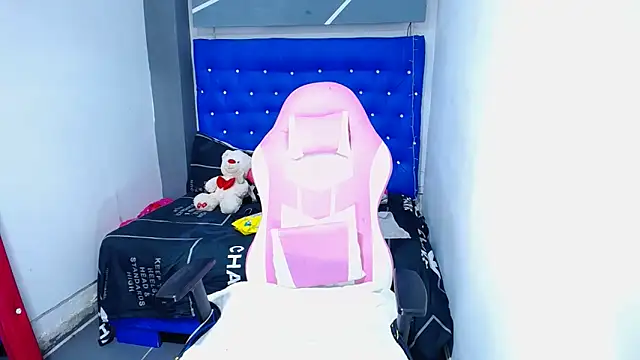 Snapshot of Mady_Kolemam chatting on November 2025 08:46:01 PM Mady Kolemam online show from November 2025 08:46:01 PM