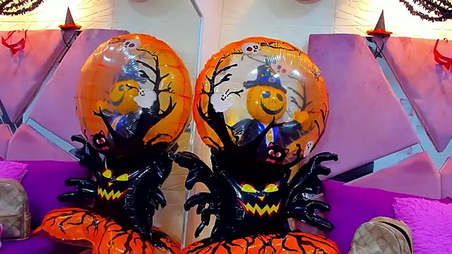 Charlotte Ice1 online show from October 2025 05:15:01 PM