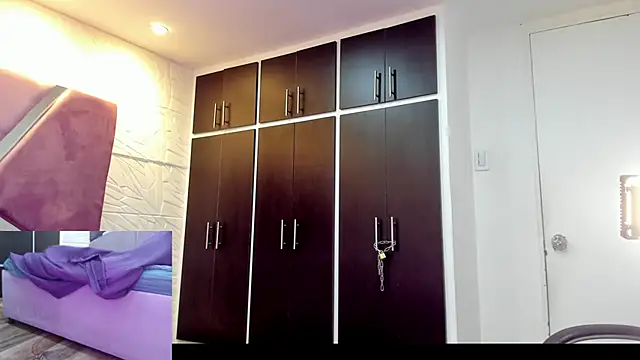 Charlotte Ice1 online show from September 2025 03:50:01 PM