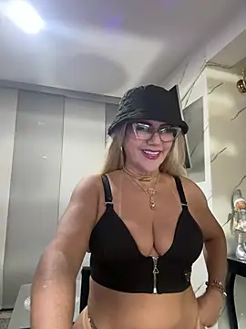 Snapshot of LARIANA_RIVERA23 chatting on June 2026 07:25:01 AM LARIANA RIVERA23 online show from June 2026 07:25:01 AM
