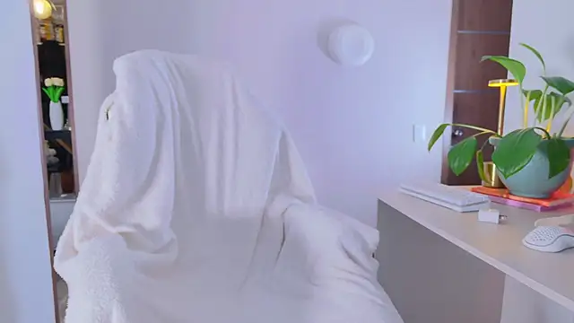 Miarouss3 online show from March 2025 03:08:02 PM