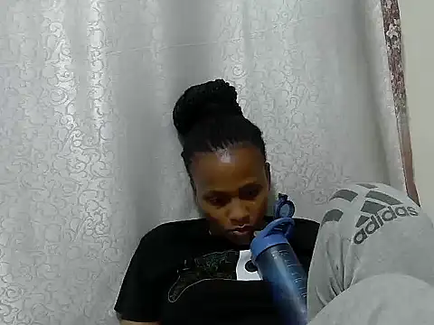 Snapshot of tinabestdoll chatting on October 2025 12:44:02 AM tinabestdoll online show from October 2025 12:44:02 AM