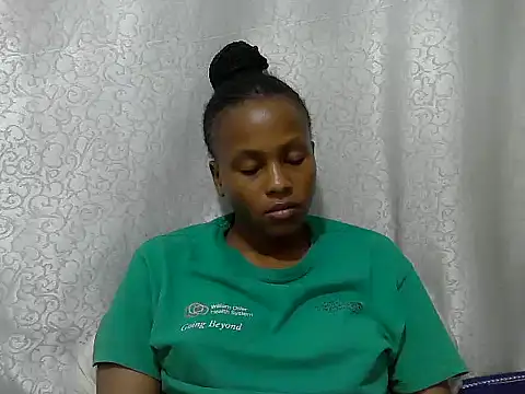 Snapshot of tinabestdoll chatting on November 2025 05:57:01 PM tinabestdoll online show from November 2025 05:57:01 PM