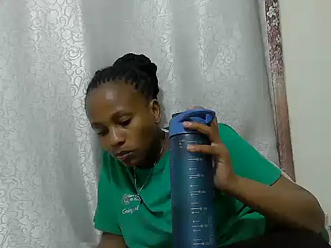 Snapshot of tinabestdoll chatting on September 2025 10:38:02 PM tinabestdoll online show from September 2025 10:38:02 PM