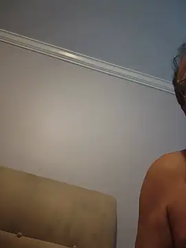 Snapshot of theclubist111 chatting on June 2026 11:43:01 AM theclubist111 online show from June 2026 11:43:01 AM