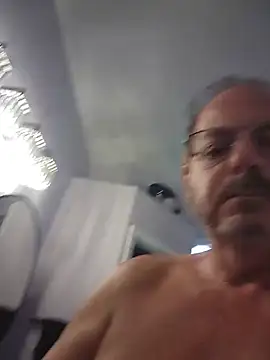 Snapshot of theclubist111 chatting on June 2026 11:32:02 AM theclubist111 online show from June 2026 11:32:02 AM