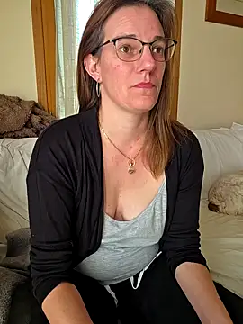 Snapshot of SpiceLea chatting on November 2025 02:18:01 PM SpiceLea online show from November 2025 02:18:01 PM