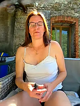 SpiceLea online show from April 2026 12:39:01 PM
