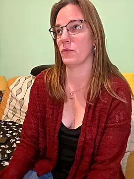 Snapshot of SpiceLea chatting on December 2025 01:02:02 PM SpiceLea online show from December 2025 01:02:02 PM