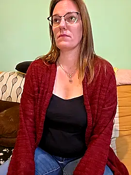 Snapshot of SpiceLea chatting on December 2025 01:43:02 PM SpiceLea online show from December 2025 01:43:02 PM