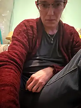 Snapshot of SpiceLea chatting on November 2025 04:18:02 PM SpiceLea online show from November 2025 04:18:02 PM