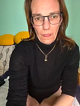 Snapshot of SpiceLea chatting on February 2026 01:30:01 PM SpiceLea online show from February 2026 01:30:01 PM