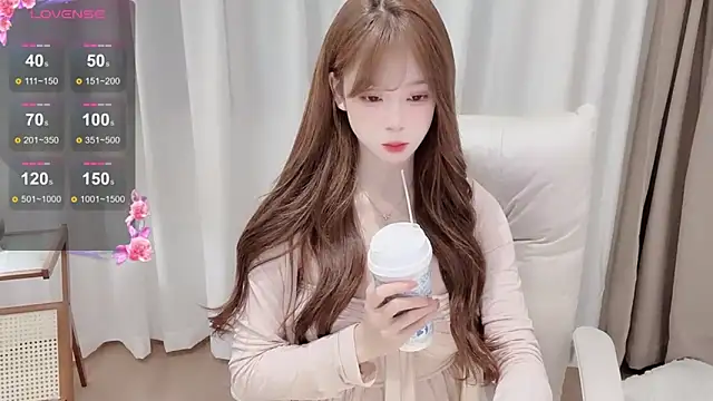 Yuuuuuly online show from November 2025 01:12:01 PM