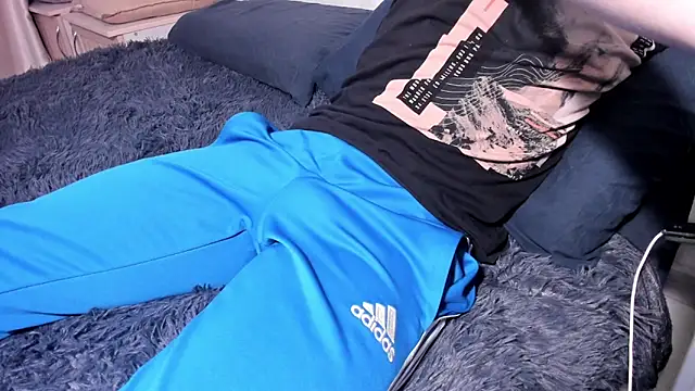 Snapshot of tailer_ chatting on December 2024 04:44:01 PM tailer online show from December 2024 04:44:01 PM