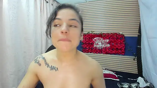 Snapshot of rosse_2504 chatting on June 2026 02:33:01 PM rosse 2504 online show from June 2026 02:33:01 PM
