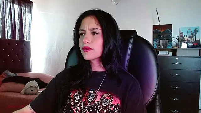 Ary Pieerce online show from October 2025 09:47:01 PM