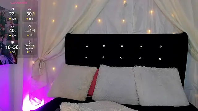 Laurablue online show from November 2025 08:12:01 PM