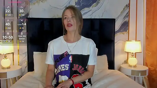 Laurablue online show from December 2025 10:10:01 PM