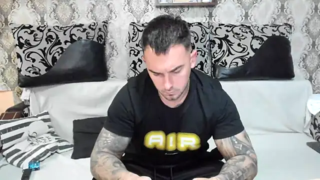 Snapshot of Jonmusclemaster chatting on November 2025 08:13:01 PM Jonmusclemaster online show from November 2025 08:13:01 PM