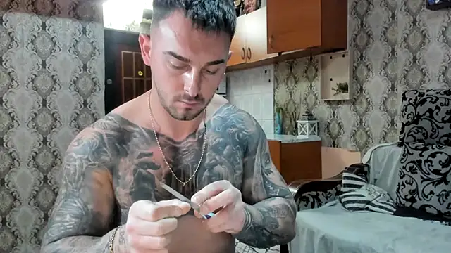 Snapshot of Jonmusclemaster chatting on December 2025 09:21:02 PM Jonmusclemaster online show from December 2025 09:21:02 PM