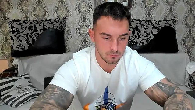 Snapshot of Jonmusclemaster chatting on November 2025 08:34:01 PM Jonmusclemaster online show from November 2025 08:34:01 PM