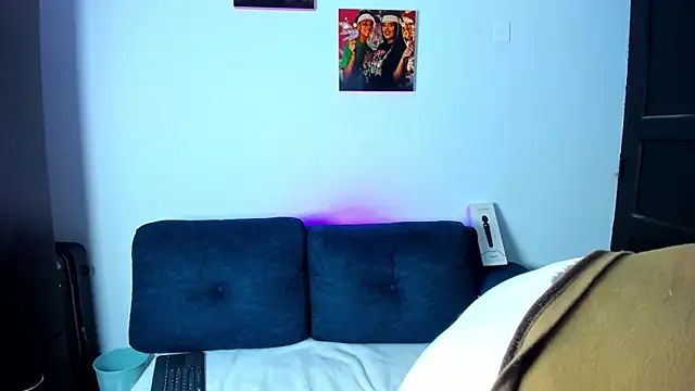 AndreaAndKarina online show from September 2025 08:58:02 PM