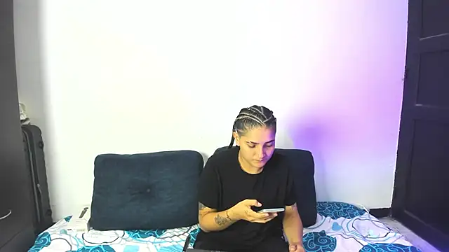 AndreaAndKarina online show from November 2025 12:00:01 AM