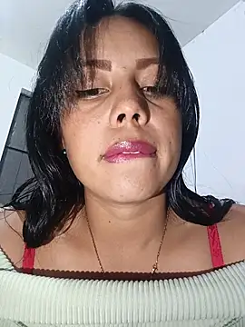 Snapshot of _andrea30 chatting on June 2026 11:21:02 AM andrea30 online show from June 2026 11:21:02 AM