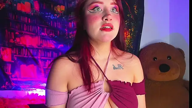 LailaCatt online show from December 2025 08:42:01 AM